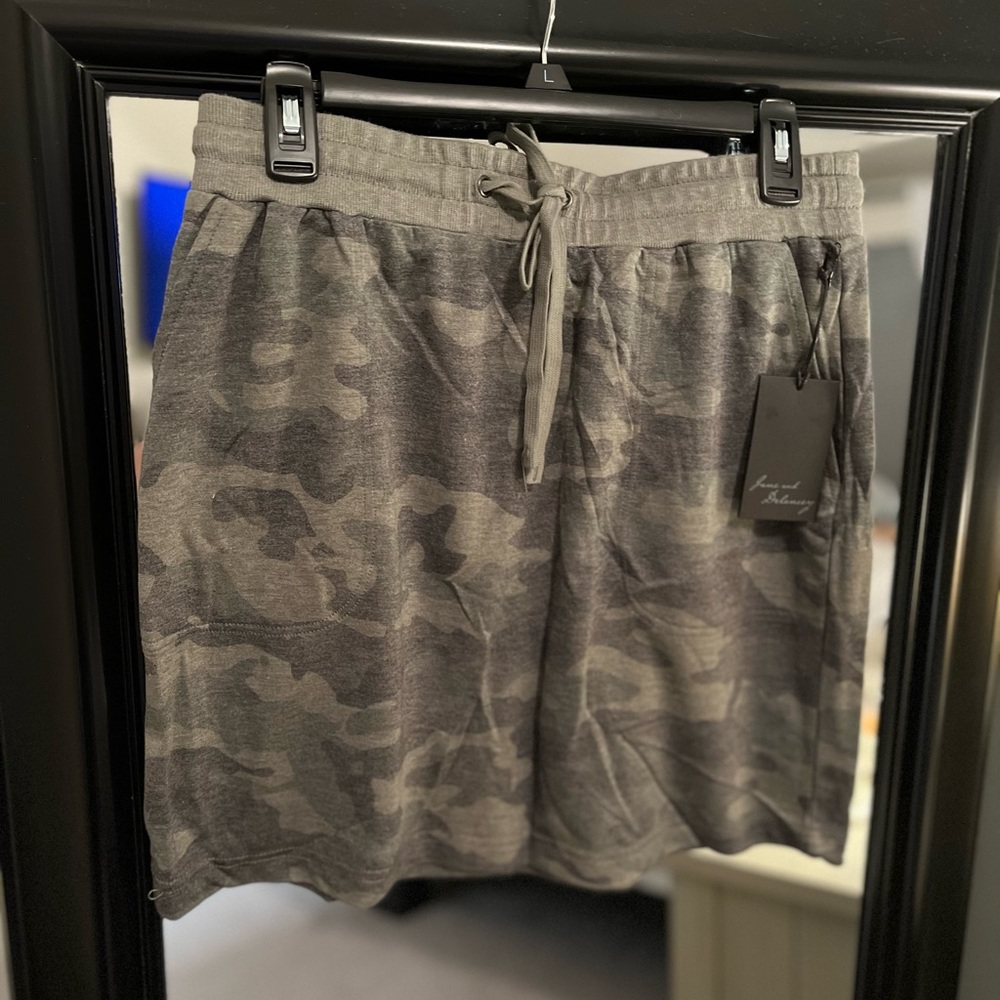 Casual & Comfy Army Green Skirt